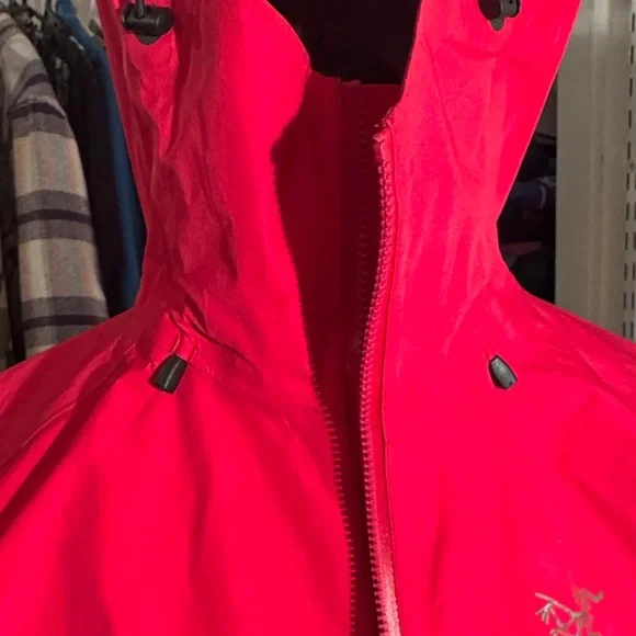 Arc’teryx Women’s Beta LT Jacket – GORE-TEX Pro - Picture 12 of 16